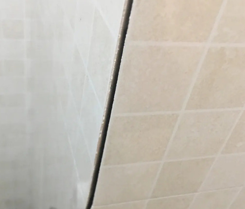 苏仙瓷砖空鼓维修公司分享阳台瓷砖脱落的修复过程可以分为以下几个步骤