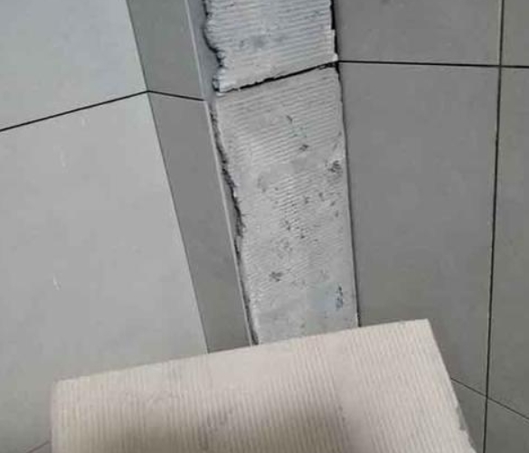 苏仙瓷砖空鼓维修公司分享下厨房瓷砖脱落的补救措施。
